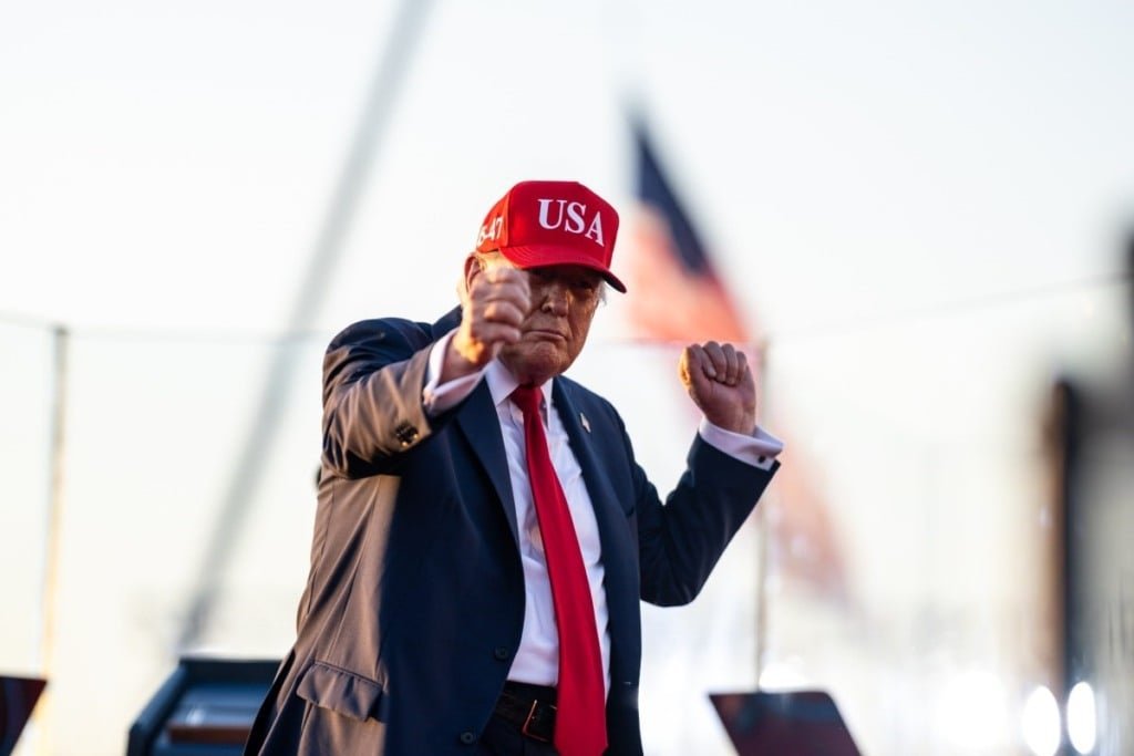 Tarifaço de Trump começa a valer e eleva imposto de importação ao maior nível em quase um século - Imagem do artigo original