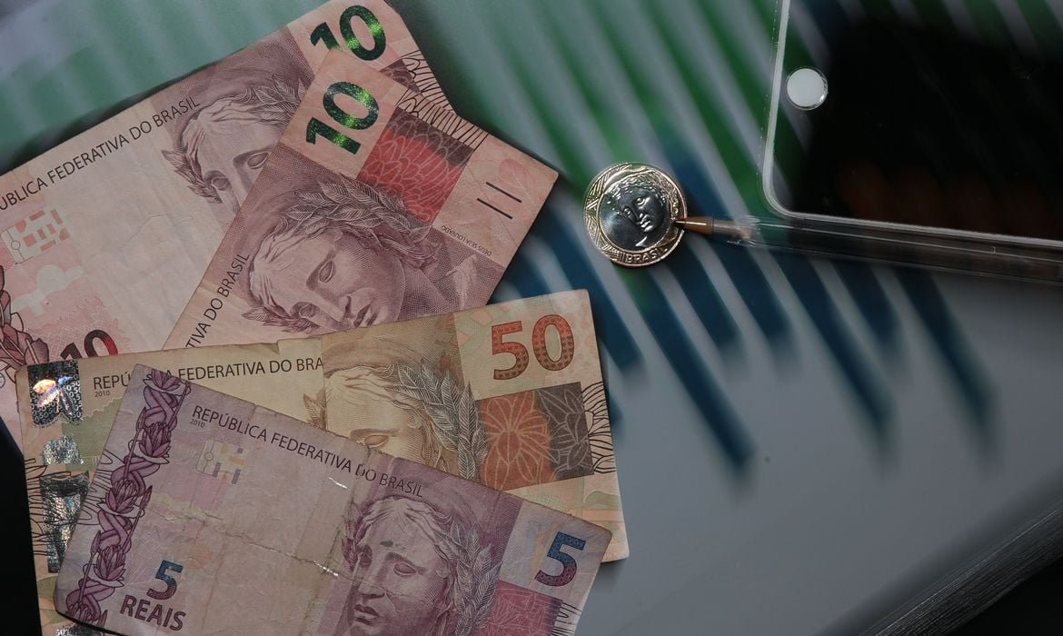 Saques superam depósitos em R$ 6,25 bilhões e reduzem saldo da poupança em julho - Imagem do artigo original