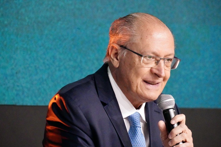 Alckmin diz que foco do governo é reverter tarifa de 50% dos EUA, não retaliar - Imagem do artigo original
