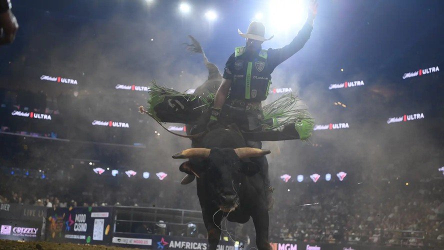 Brasileiros conduzem Arizona Ridge Riders à ponta da PBR Team Series - Imagem do artigo original