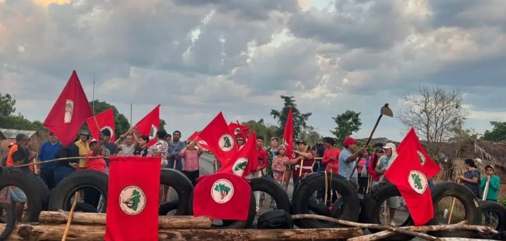 MST fecha rodovia TO-404 para exigir desapropriação de duas fazendas no Tocantins - Imagem do artigo