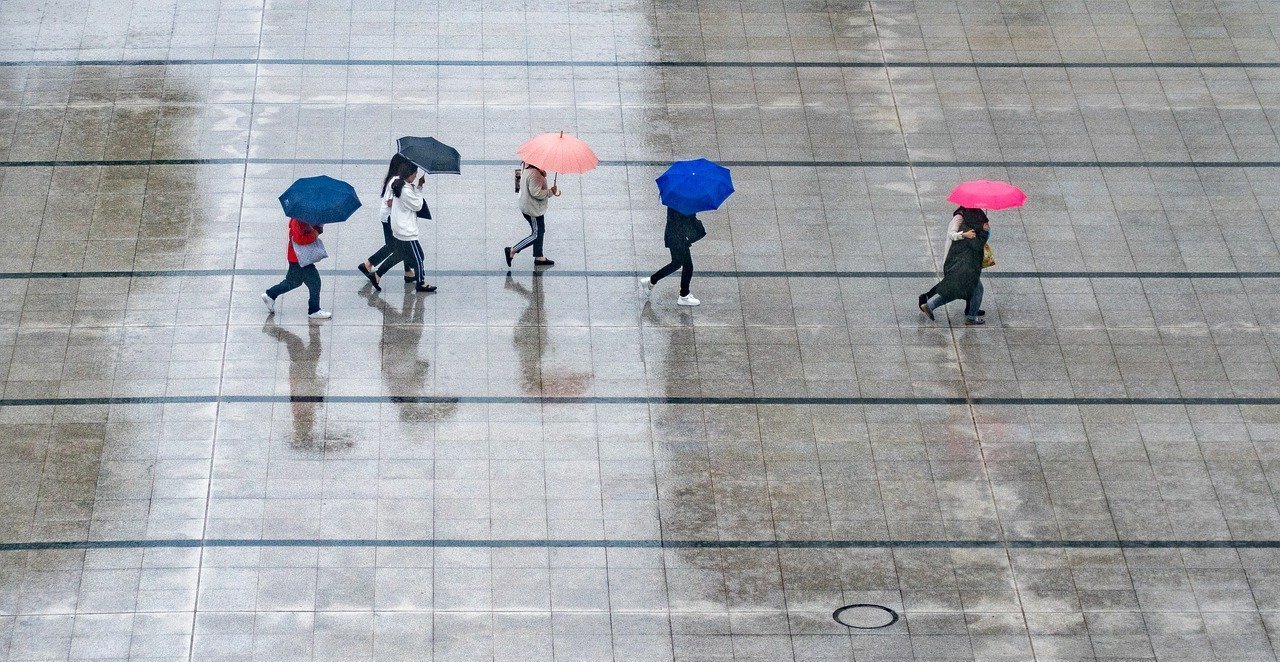 Frente fria ainda provoca chuvas intensas em três regiões do país nesta terça-feira - Imagem do artigo
