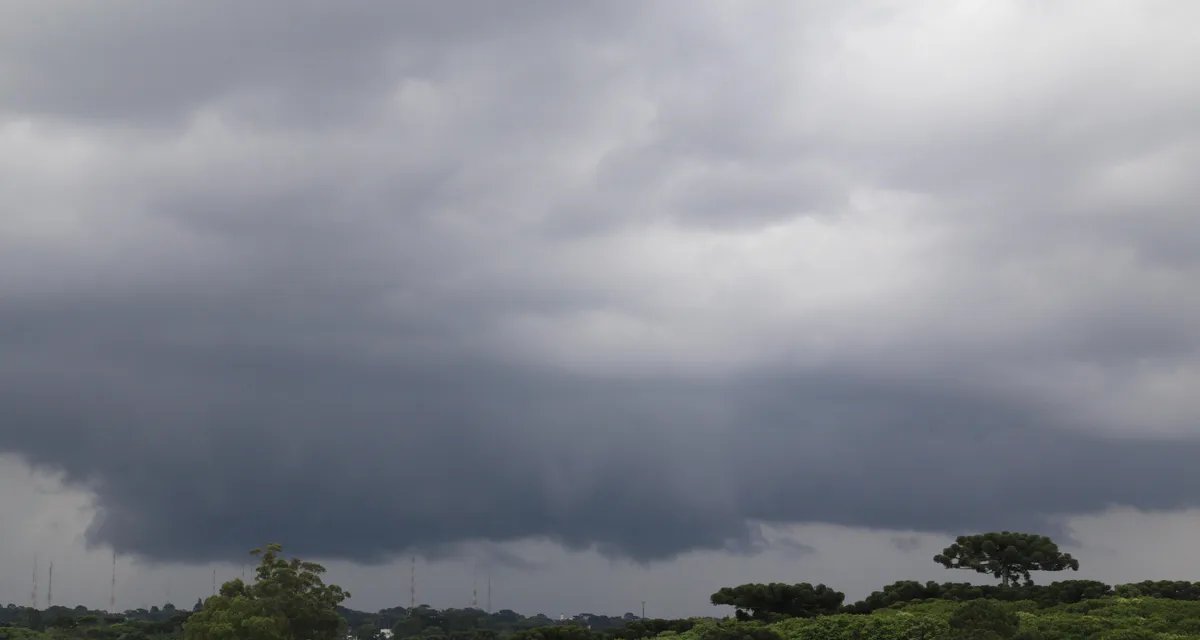 Frente fria avança e volta a provocar chuva forte no Sul nesta sexta-feira - Imagem do artigo